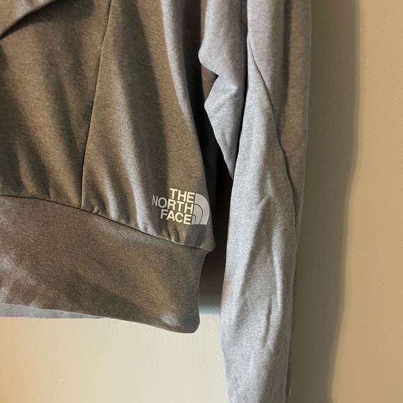 The North Face Women’s Gray Motivation Cropped Wrap Sweater Hoodie Size Medium - Picture 3 of 8